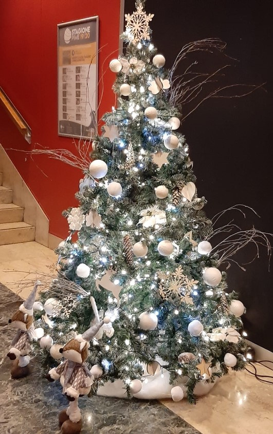 Noleggio Albero di Natale ecologico 2,4 mt. -Speciale Natale a Milano